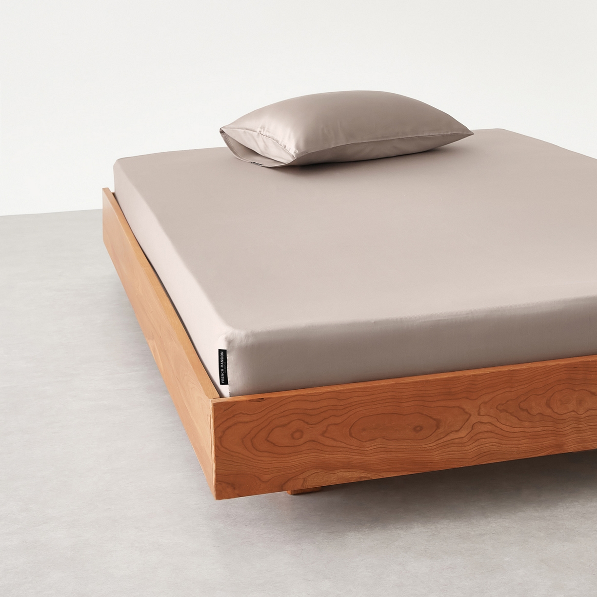 91家纺网 家纺一手货源 找家纺 EH家居 2026春夏新款简约纯色天丝单品床笠 茶灰色