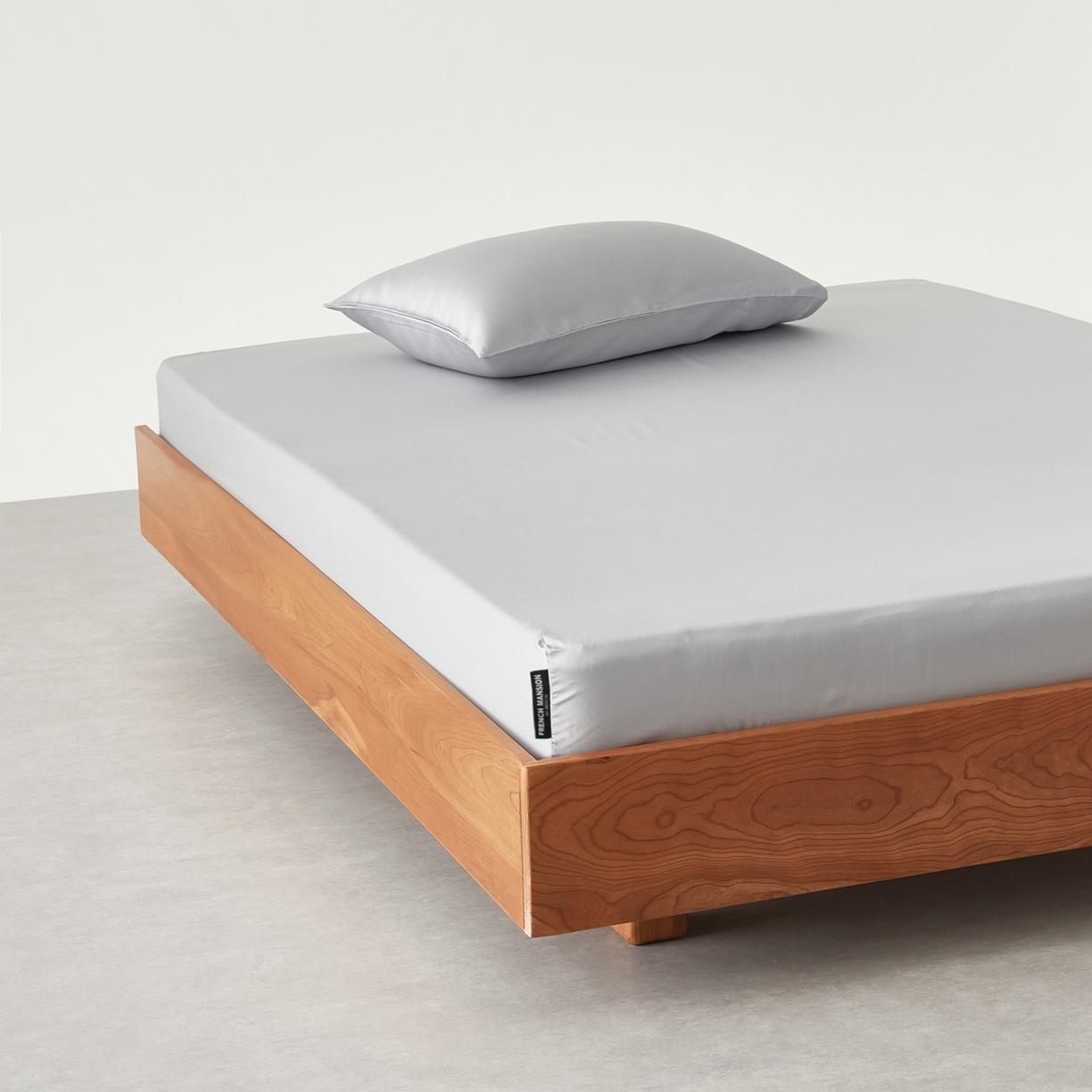 91家纺网 家纺一手货源 找家纺 EH家居 2026春夏新款简约纯色天丝单品床笠 丁香灰