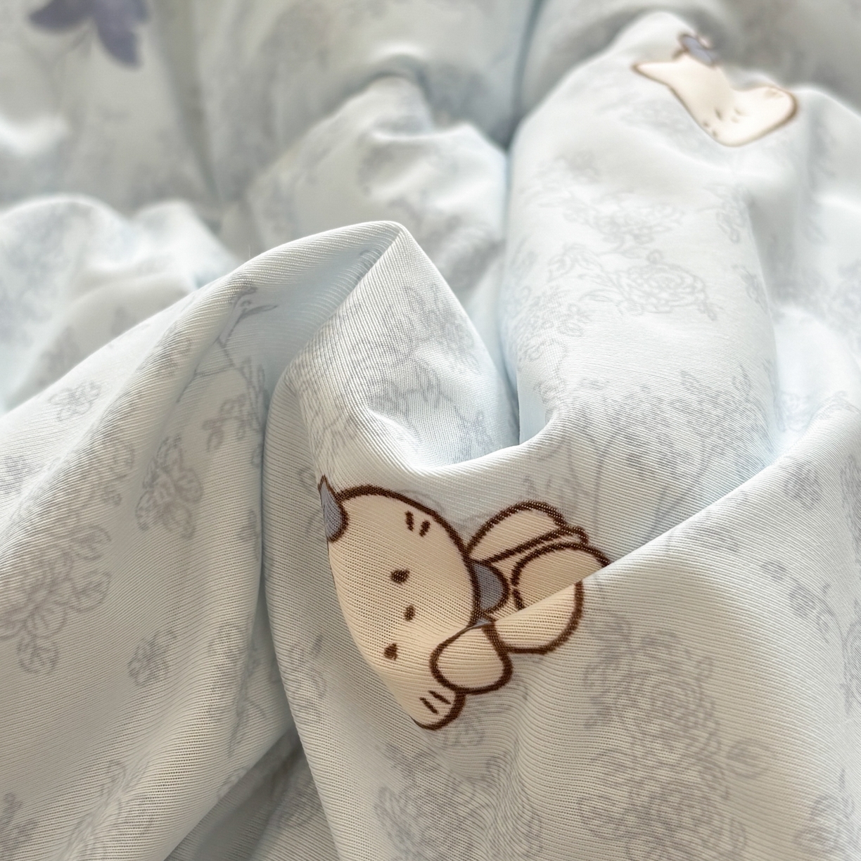 91家纺网 家纺一手货源 找家纺 益多眠 【同款超低价】2026新款锦氨夏凉被凉感丝夏被空调被单人夏被自带凉感冰丝夏被【四周踩棉】 奶蓝小猫