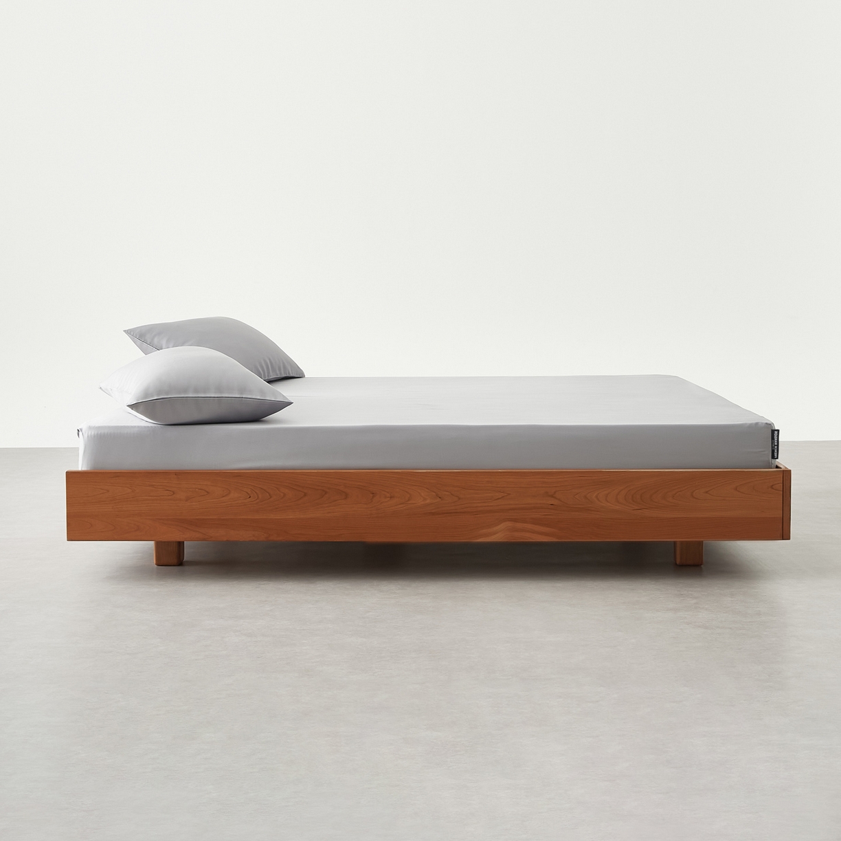 91家纺网 家纺一手货源 找家纺 EH家居 2026春夏新款简约纯色天丝单品床笠 丁香灰