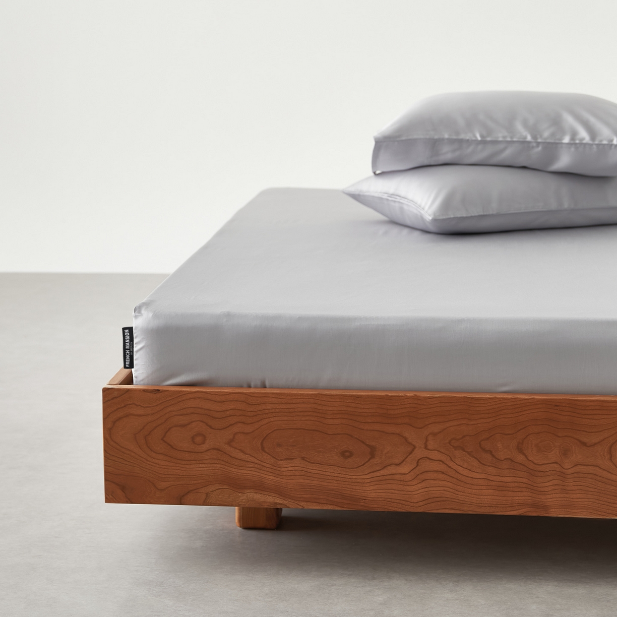 91家纺网 家纺一手货源 找家纺 EH家居 2026春夏新款简约纯色天丝单品床笠 丁香灰