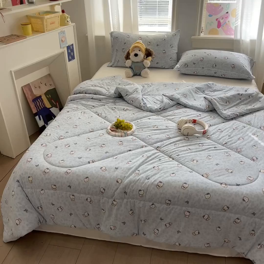 91家纺网 家纺一手货源 找家纺 益多眠 【同款超低价】2026新款锦氨夏凉被凉感丝夏被空调被单人夏被自带凉感冰丝夏被【四周踩棉】 奶蓝小猫