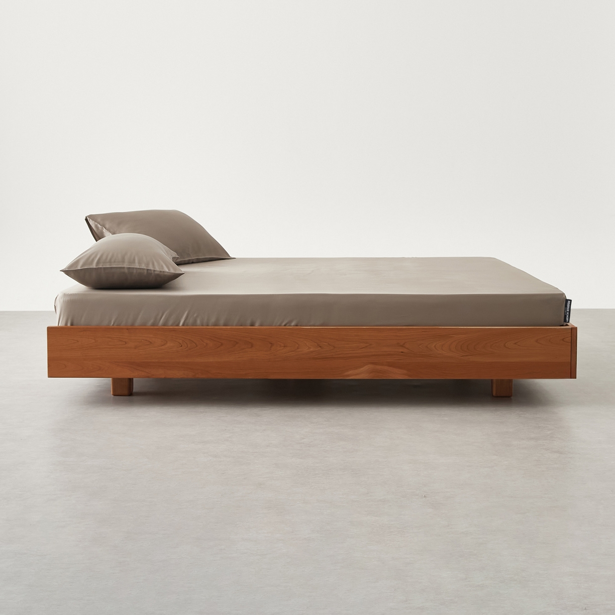 91家纺网 家纺一手货源 找家纺 EH家居 2026春夏新款简约纯色天丝单品床笠 姜饼棕