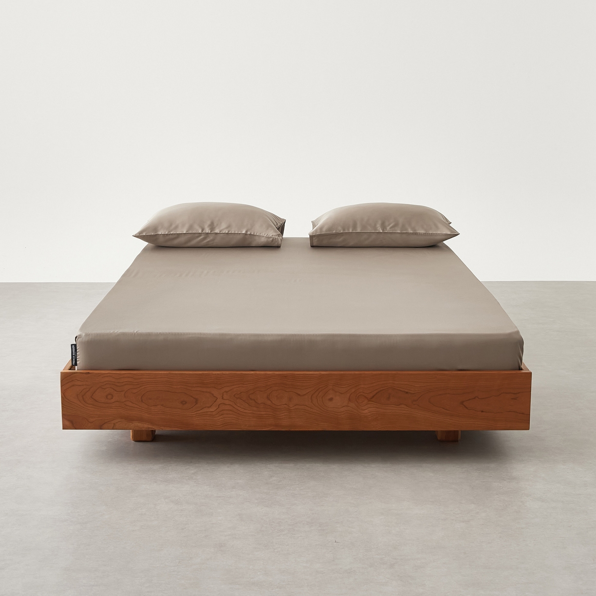 91家纺网 家纺一手货源 找家纺 EH家居 2026春夏新款简约纯色天丝单品床笠 姜饼棕