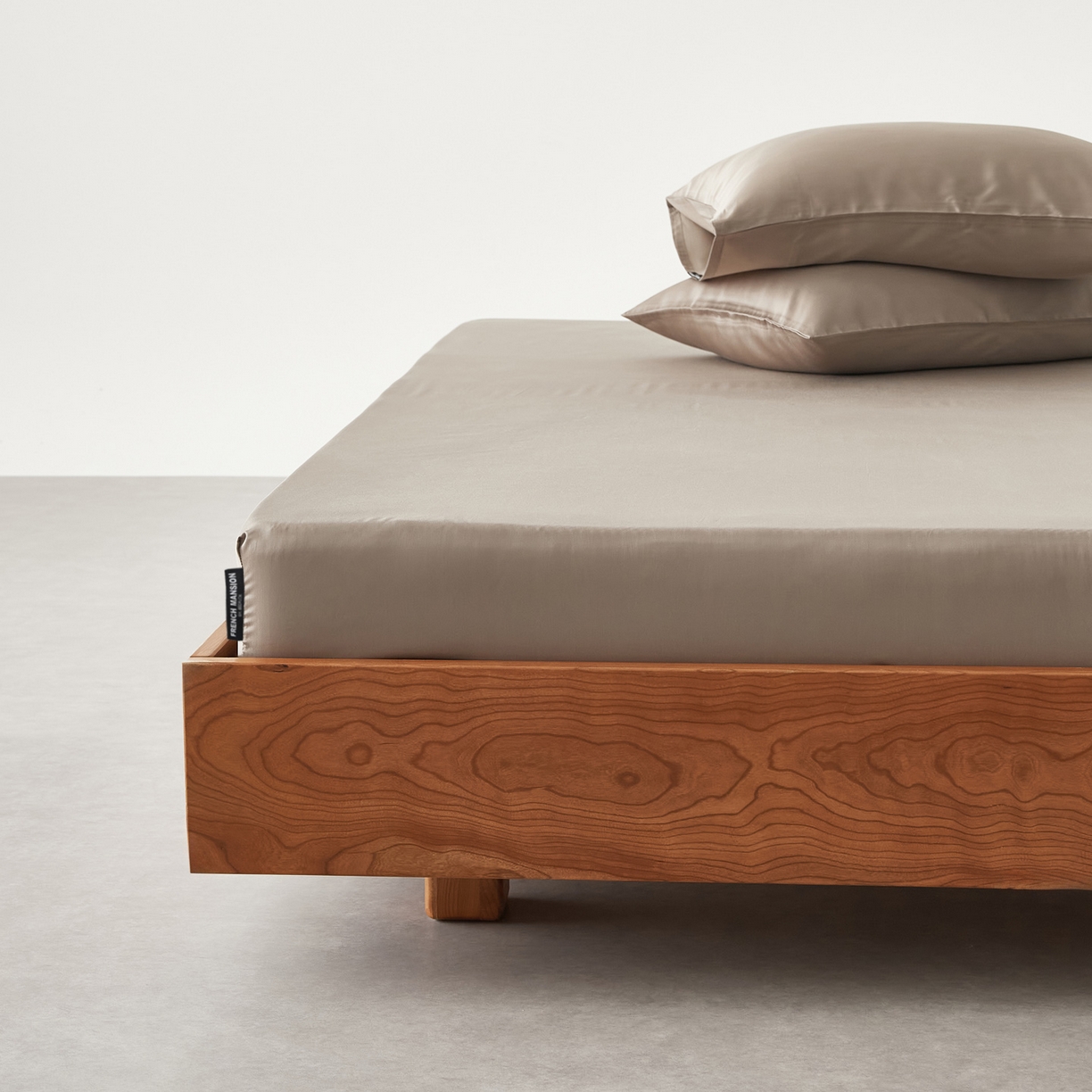 91家纺网 家纺一手货源 找家纺 EH家居 2026春夏新款简约纯色天丝单品床笠 姜饼棕