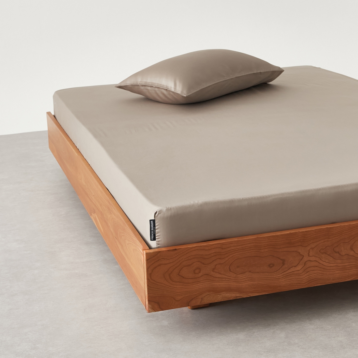 91家纺网 家纺一手货源 找家纺 EH家居 2026春夏新款简约纯色天丝单品床笠 姜饼棕