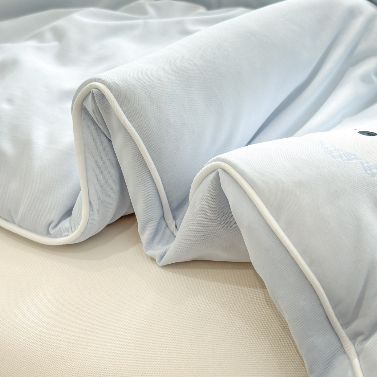 91家纺网 家纺一手货源 找家纺 益多眠 【同款超低价】2026新款锦氨夏凉被凉感丝夏被空调被单人夏被自带凉感冰丝夏被【四周踩棉】 泡芙狗