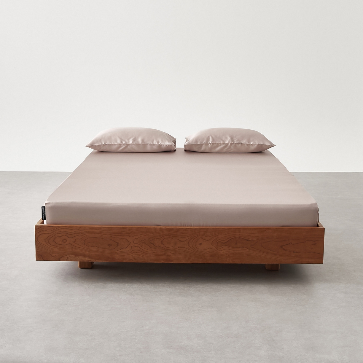 91家纺网 家纺一手货源 找家纺 EH家居 2026春夏新款简约纯色天丝单品床笠 罗浮粉