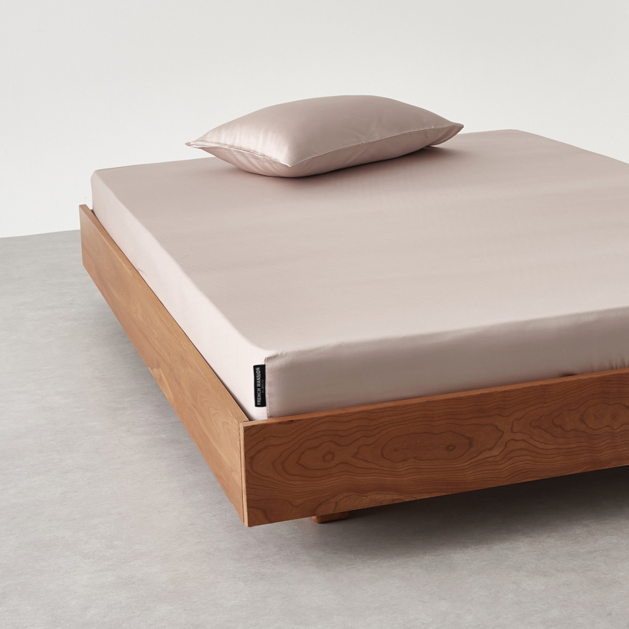 91家纺网 家纺一手货源 找家纺 EH家居 2026春夏新款简约纯色天丝单品床笠 罗浮粉