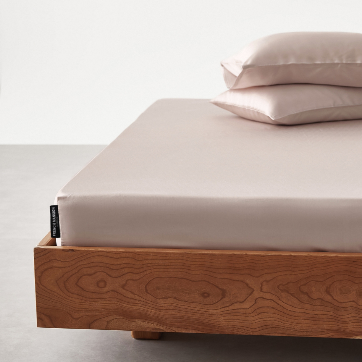 91家纺网 家纺一手货源 找家纺 EH家居 2026春夏新款简约纯色天丝单品床笠 罗浮粉