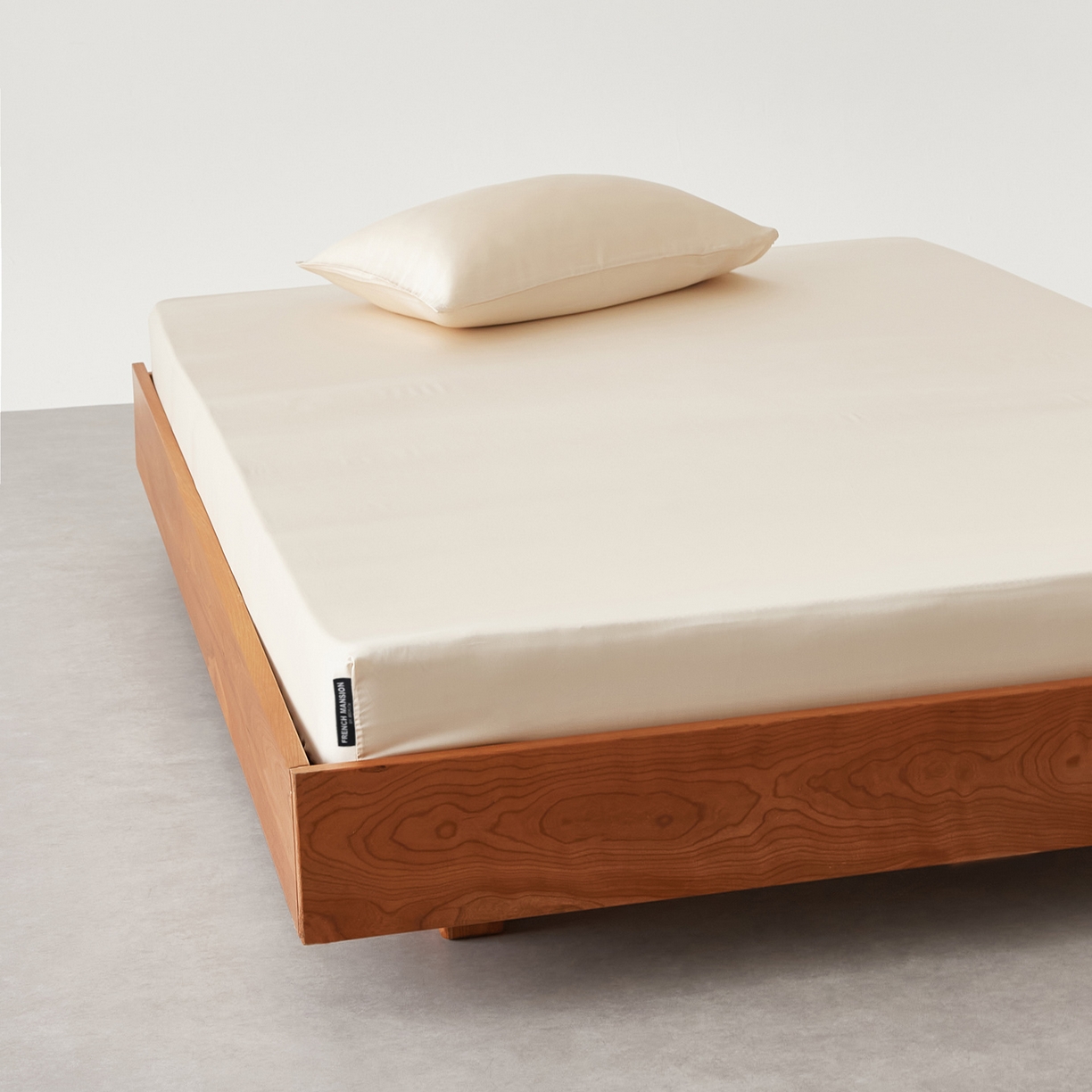 91家纺网 家纺一手货源 找家纺 EH家居 2026春夏新款简约纯色天丝单品床笠 奶油香槟