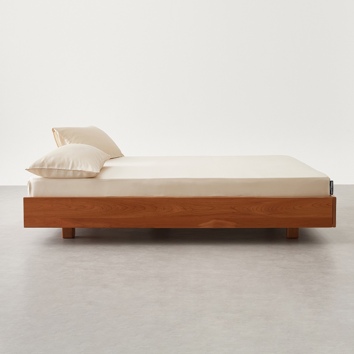 91家纺网 家纺一手货源 找家纺 EH家居 2026春夏新款简约纯色天丝单品床笠 奶油香槟