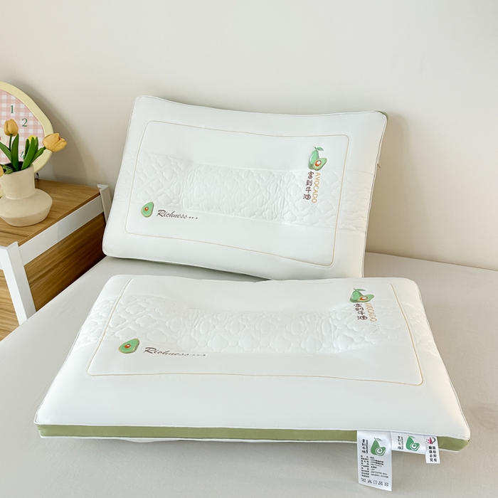 91家纺网 家纺一手货源 找家纺 浩宇家纺 2026新款柔软好睡眠牛油果枕头枕芯富到牛油刺绣护颈枕成人定型款6309 富到牛油-白