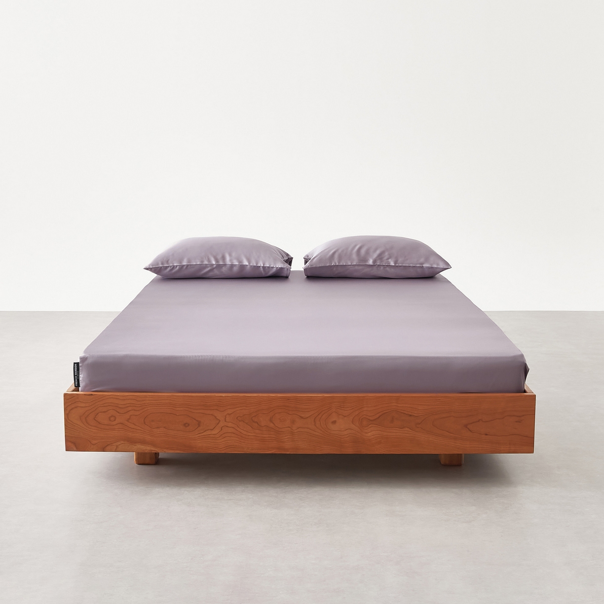 91家纺网 家纺一手货源 找家纺 EH家居 2026春夏新款简约纯色天丝单品床笠 富贵紫