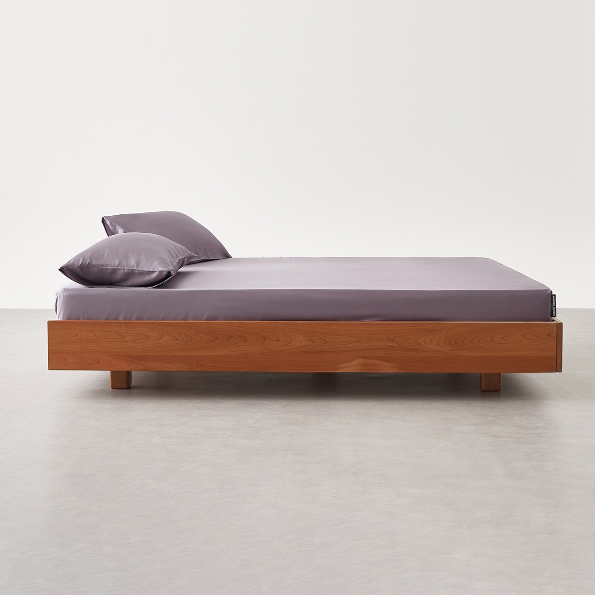 91家纺网 家纺一手货源 找家纺 EH家居 2026春夏新款简约纯色天丝单品床笠 富贵紫