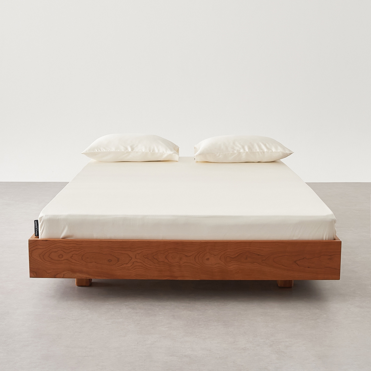 91家纺网 家纺一手货源 找家纺 EH家居 2026春夏新款简约纯色天丝单品床笠 珍珠米白