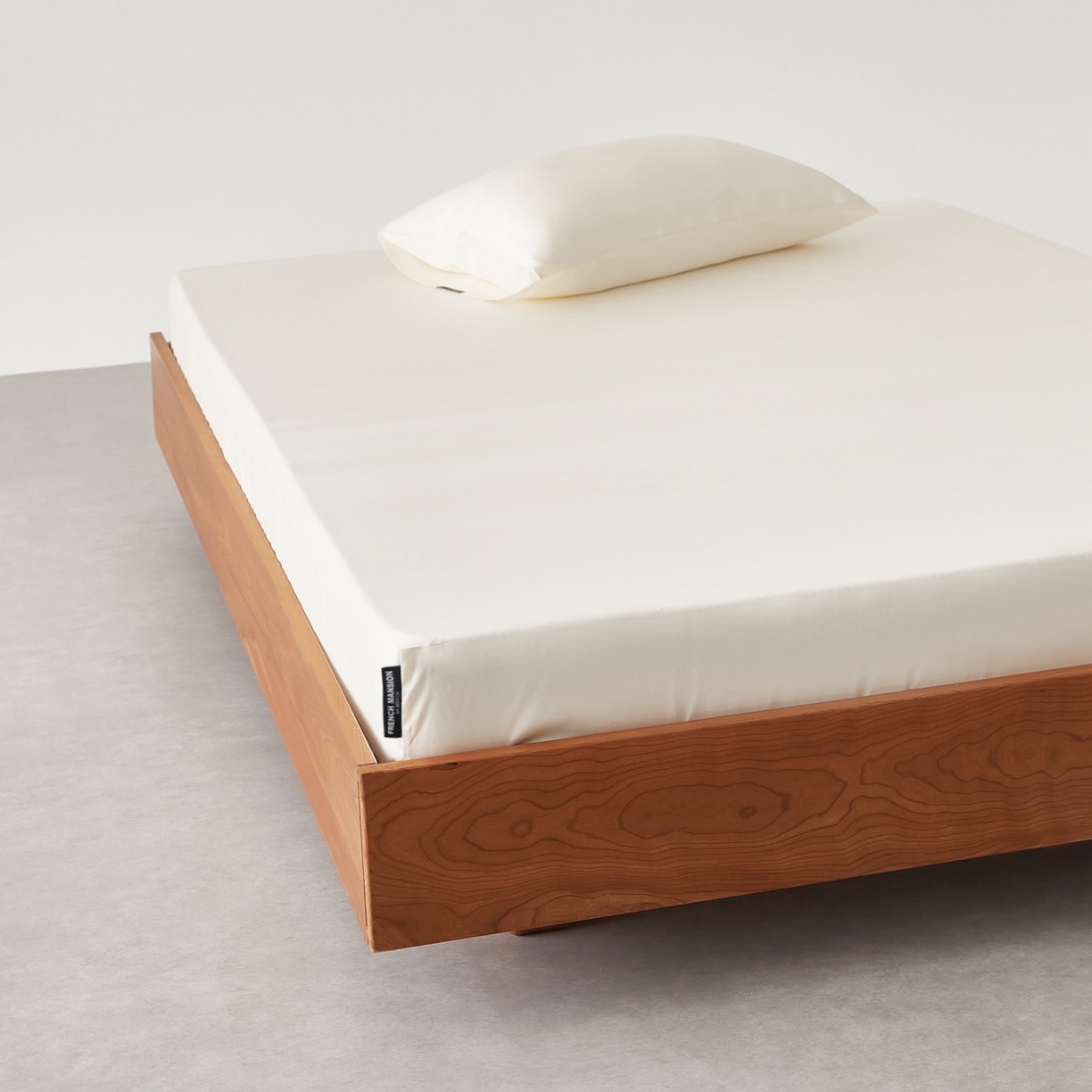 91家纺网 家纺一手货源 找家纺 EH家居 2026春夏新款简约纯色天丝单品床笠 珍珠米白