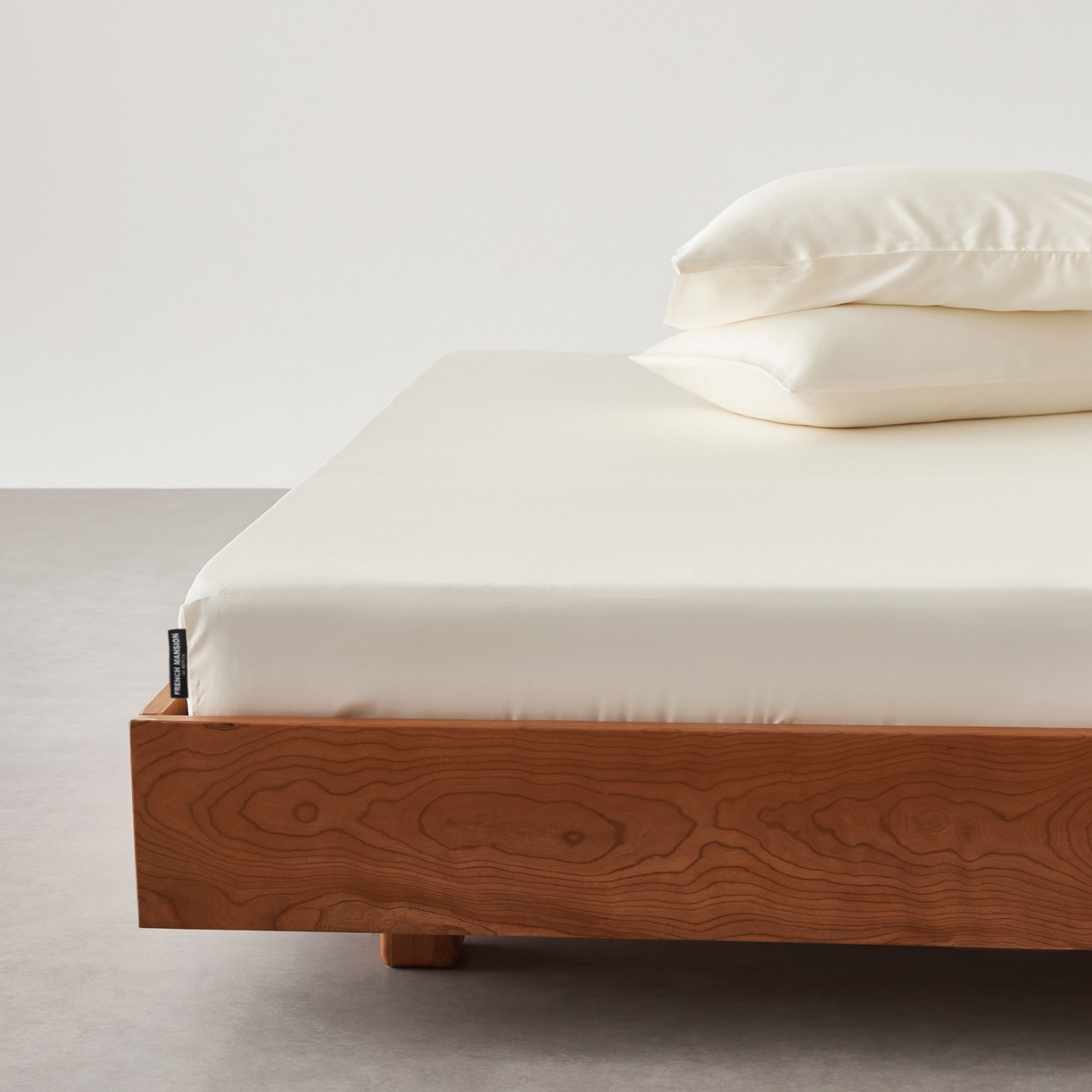 91家纺网 家纺一手货源 找家纺 EH家居 2026春夏新款简约纯色天丝单品床笠 珍珠米白