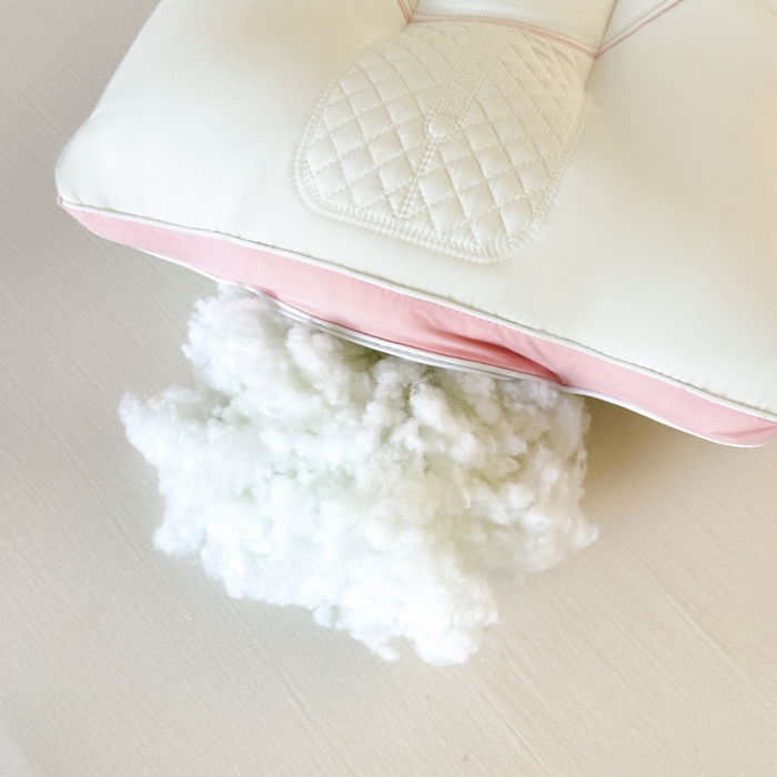 91家纺网 家纺一手货源 找家纺 （总）浩宇家纺 2026新款亲肤枕头枕芯桃气满满刺绣护颈枕成人家用舒适定型款6310