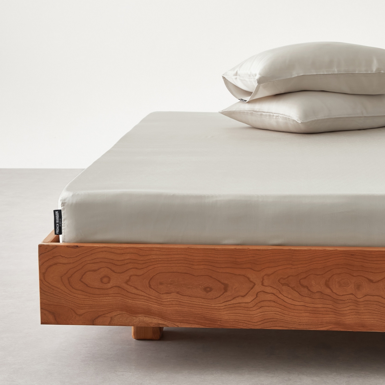 91家纺网 家纺一手货源 找家纺 EH家居 2026春夏新款简约纯色天丝单品床笠 珍珠蜜灰