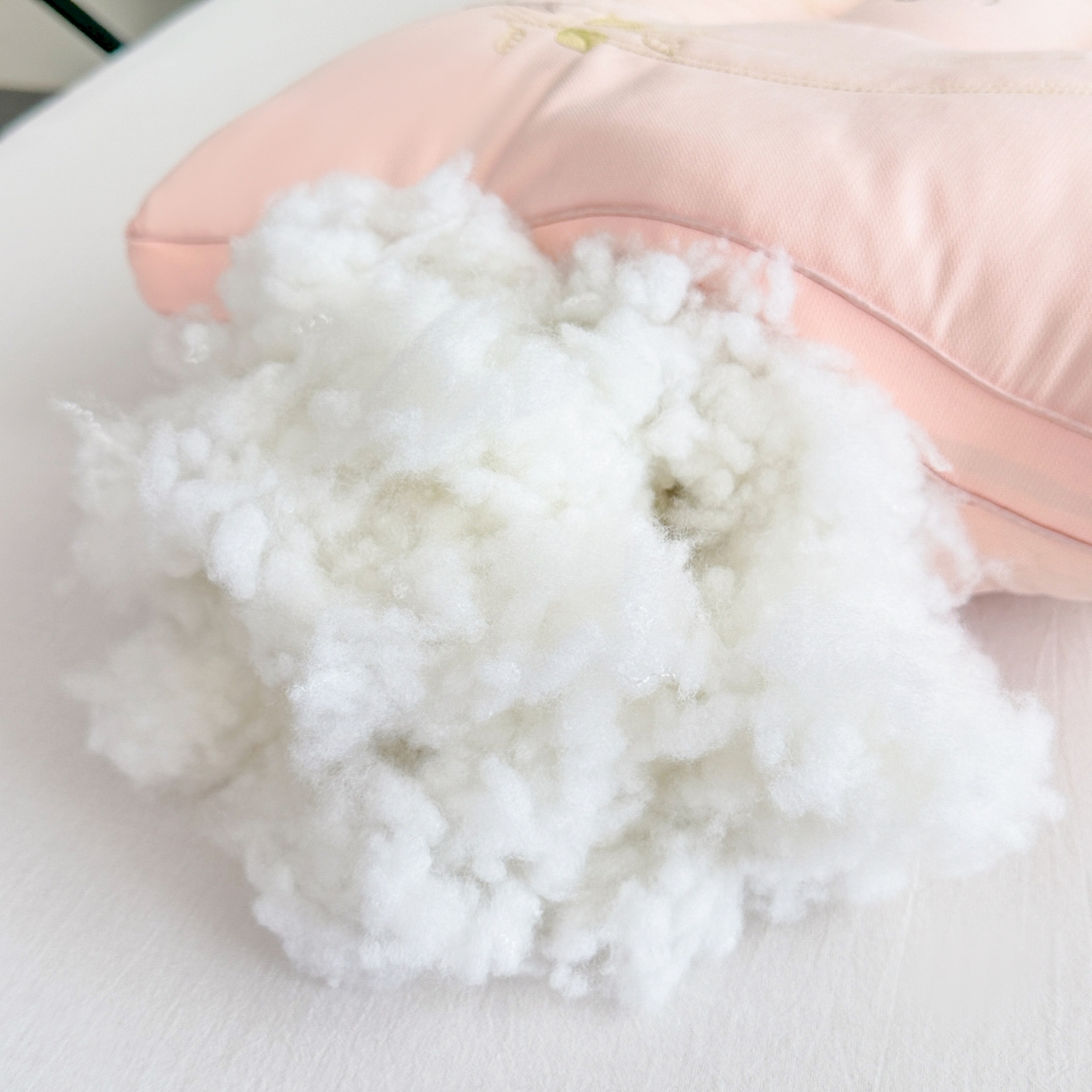 91家纺网 家纺一手货源 找家纺 浩宇家纺 2026新款刺绣高档单人枕头枕芯亲肤透气成人家用舒适定型款6311 粉玉