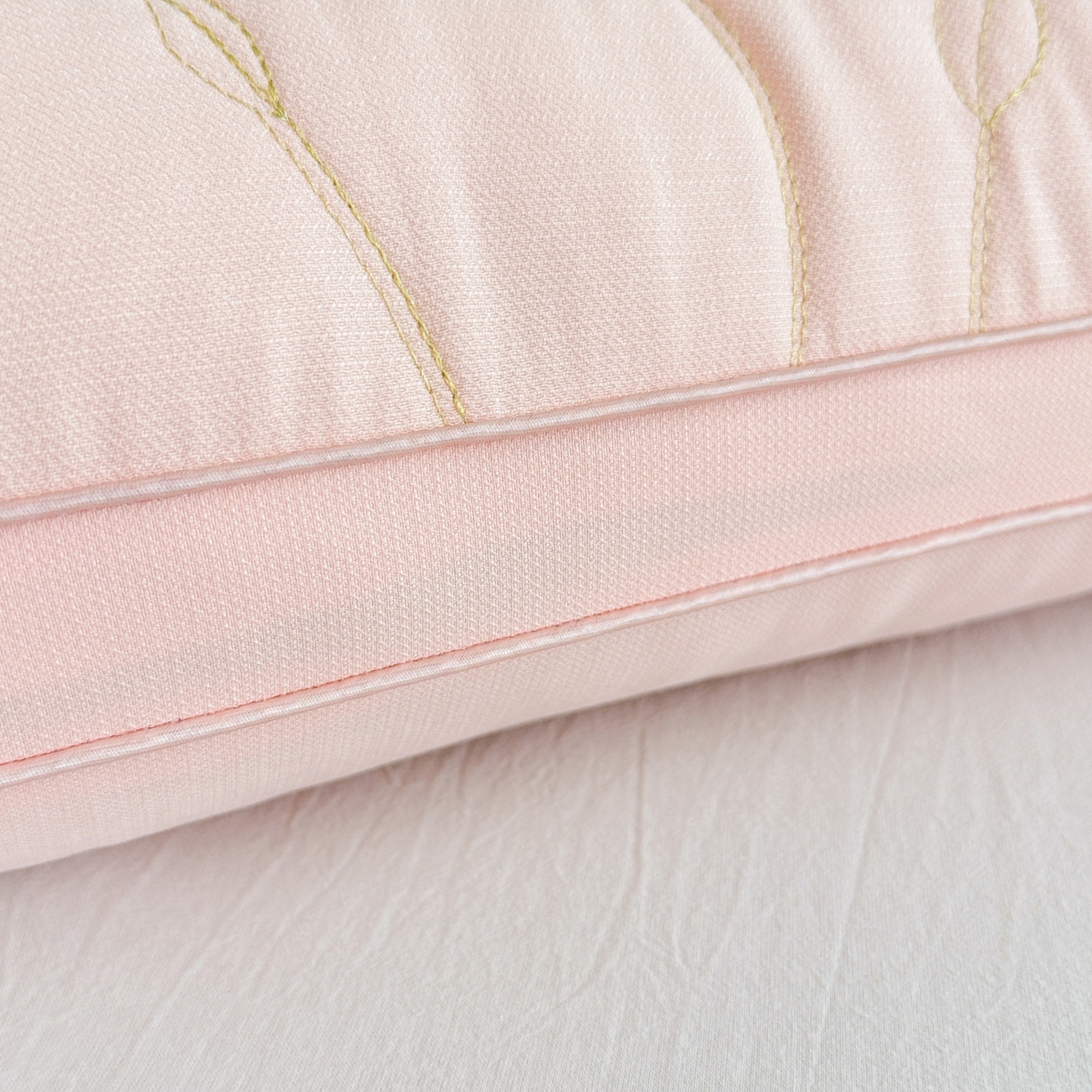 91家纺网 家纺一手货源 找家纺 浩宇家纺 2026新款刺绣高档单人枕头枕芯亲肤透气成人家用舒适定型款6311 粉玉