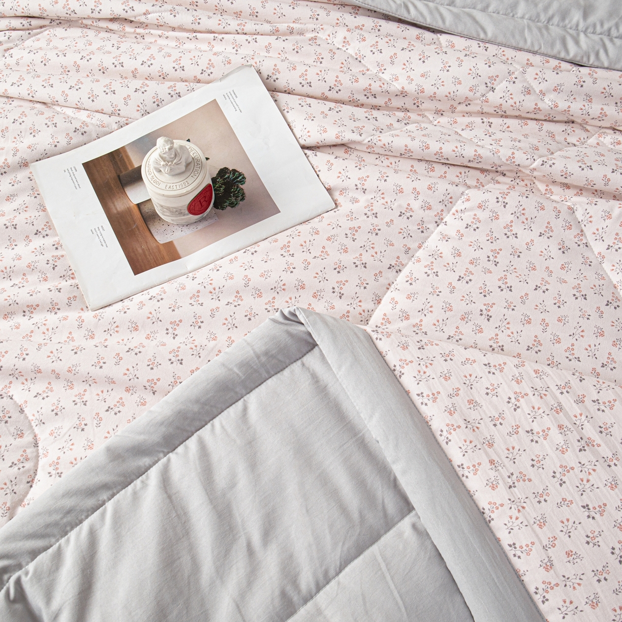 91家纺网 家纺一手货源 找家纺 亿莱鑫 2026新款时尚优棉夏被夏凉被空调被 花间令