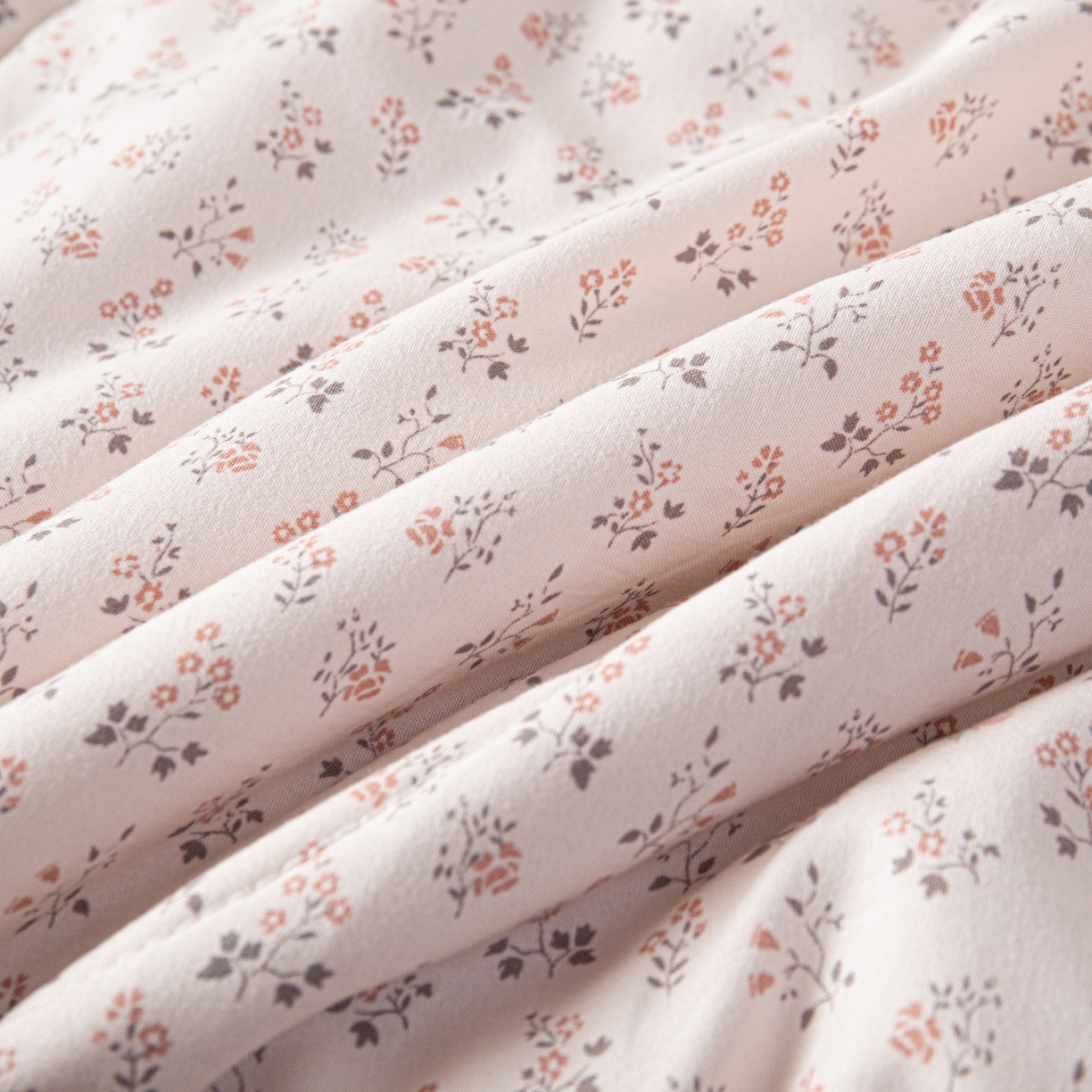 91家纺网 家纺一手货源 找家纺 亿莱鑫 2026新款时尚优棉夏被夏凉被空调被 花间令