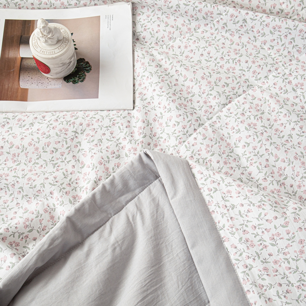 91家纺网 家纺一手货源 找家纺 亿莱鑫 2026新款时尚优棉夏被夏凉被空调被 镜花眠