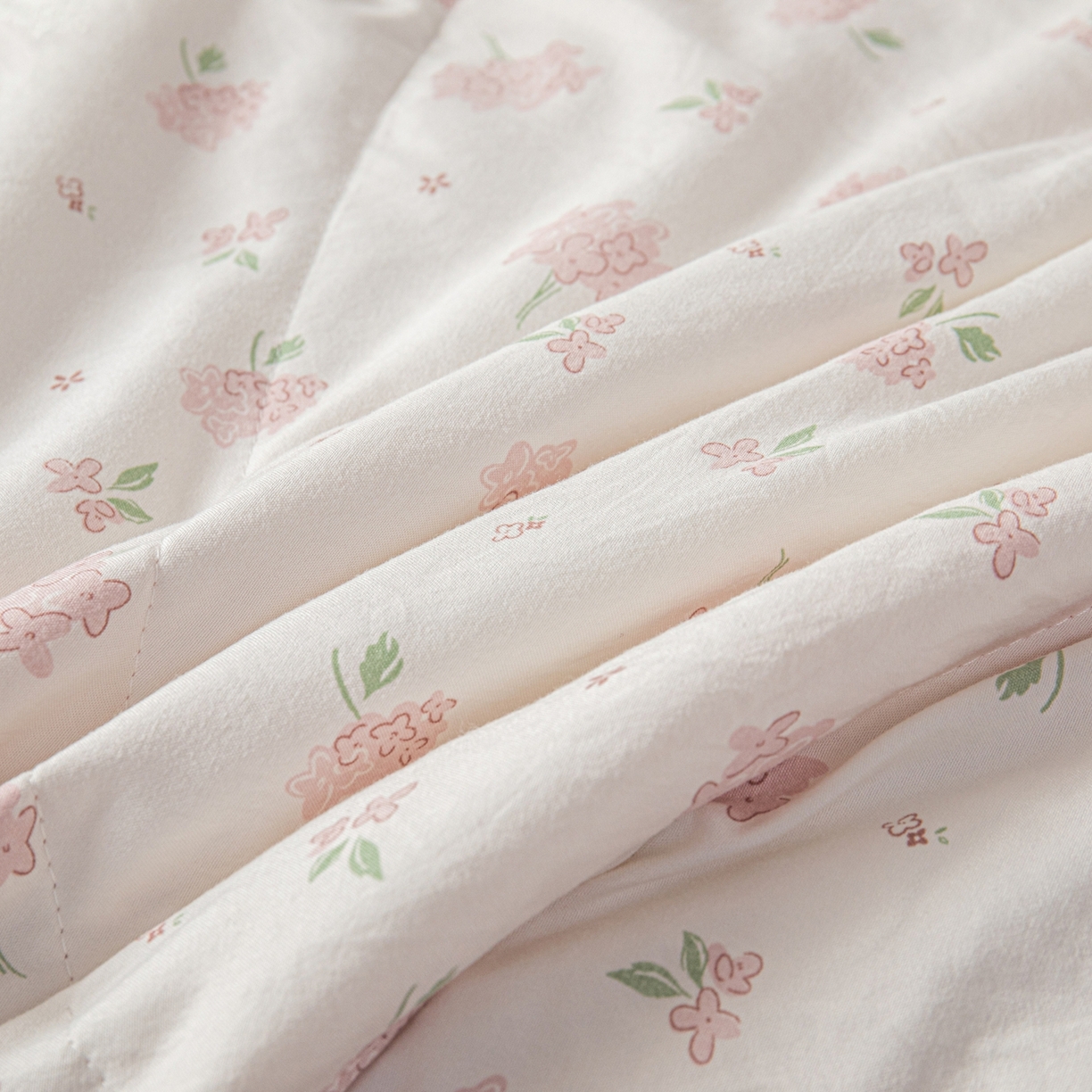 91家纺网 家纺一手货源 找家纺 亿莱鑫 2026新款时尚优棉夏被夏凉被空调被 浪漫花语