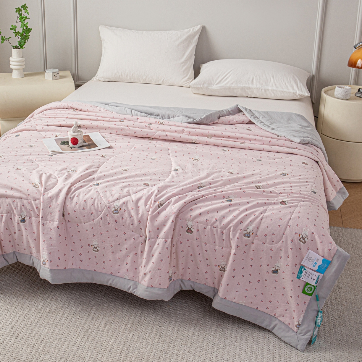 91家纺网 家纺一手货源 找家纺 亿莱鑫 2026新款时尚优棉夏被夏凉被空调被 萝卜小兔