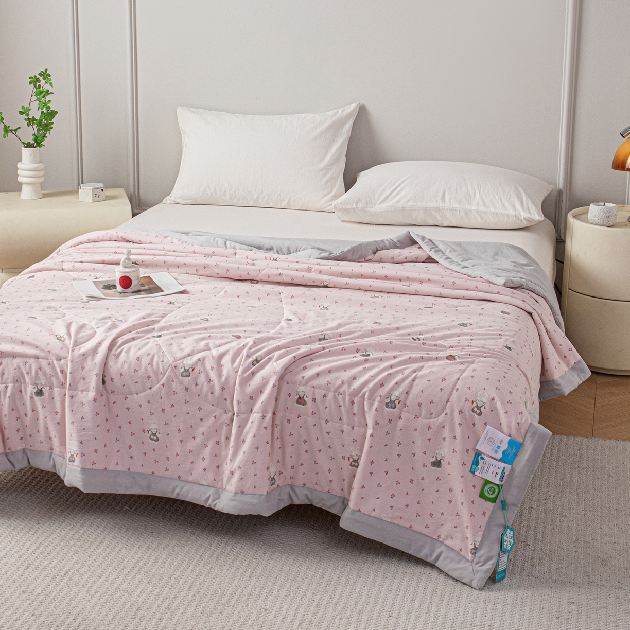 91家纺网 家纺一手货源 找家纺 亿莱鑫 2026新款时尚优棉夏被夏凉被空调被 萝卜小兔