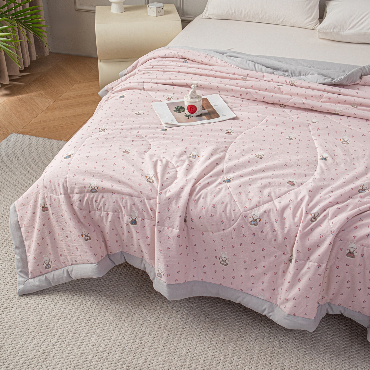 91家纺网 家纺一手货源 找家纺 亿莱鑫 2026新款时尚优棉夏被夏凉被空调被 萝卜小兔