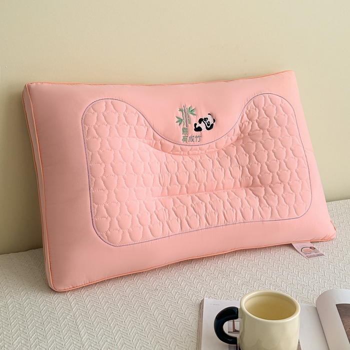 91家纺网 家纺一手货源 找家纺 浩宇家纺 2026新款熊猫熊有成竹枕头枕芯成人家用舒适定型护颈款6317 粉色