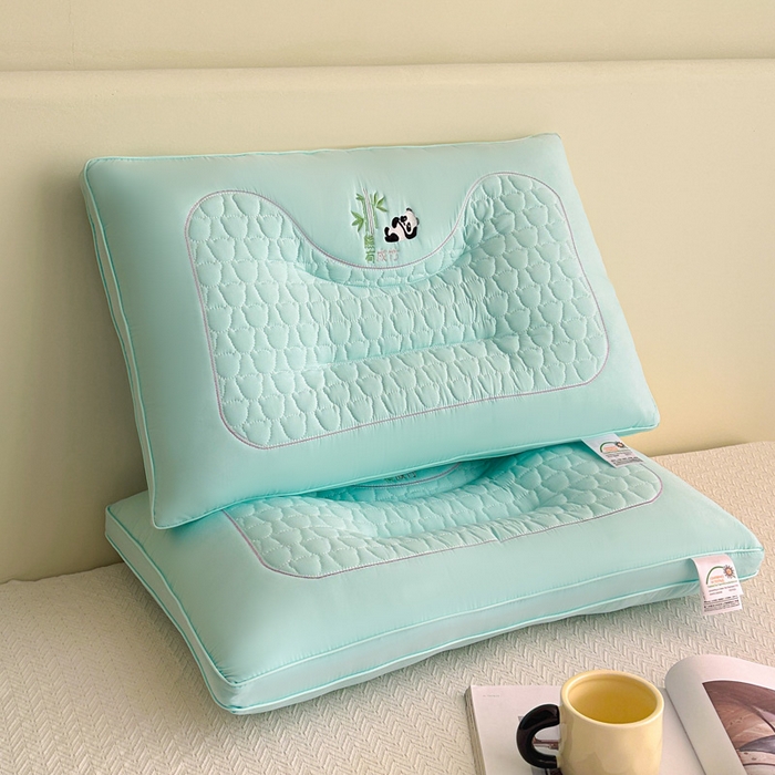 91家纺网 家纺一手货源 找家纺 浩宇家纺 2026新款熊猫熊有成竹枕头枕芯成人家用舒适定型护颈款6317 绿色