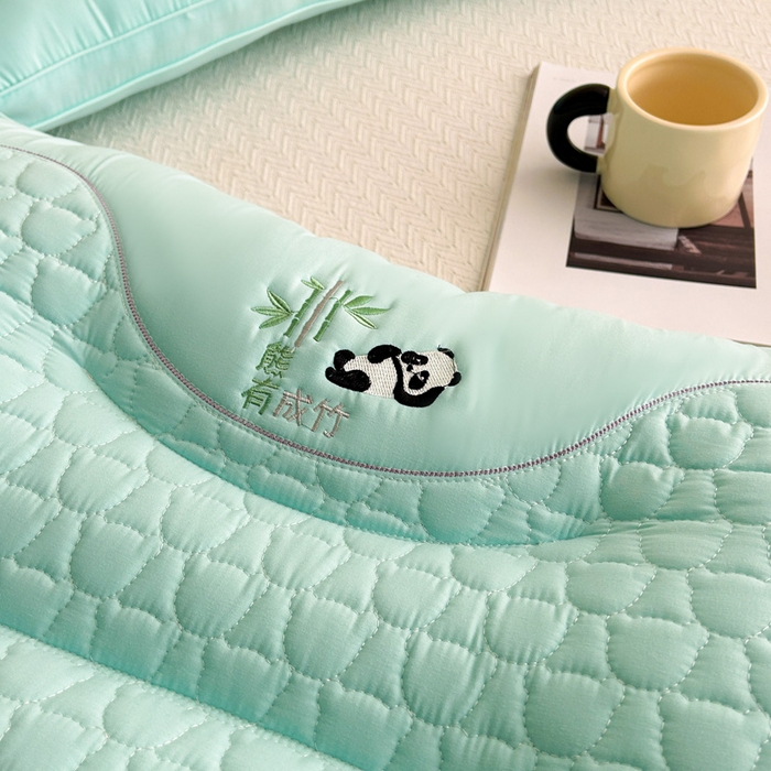91家纺网 家纺一手货源 找家纺 浩宇家纺 2026新款熊猫熊有成竹枕头枕芯成人家用舒适定型护颈款6317 绿色