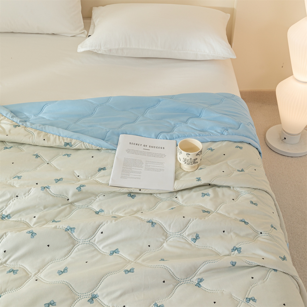 91家纺网 家纺一手货源 找家纺 梵心家纺 2026新款磨毛印花水洗棉夏被夏凉被空调被TEMU跨境爆款被子 蝴蝶结-蓝