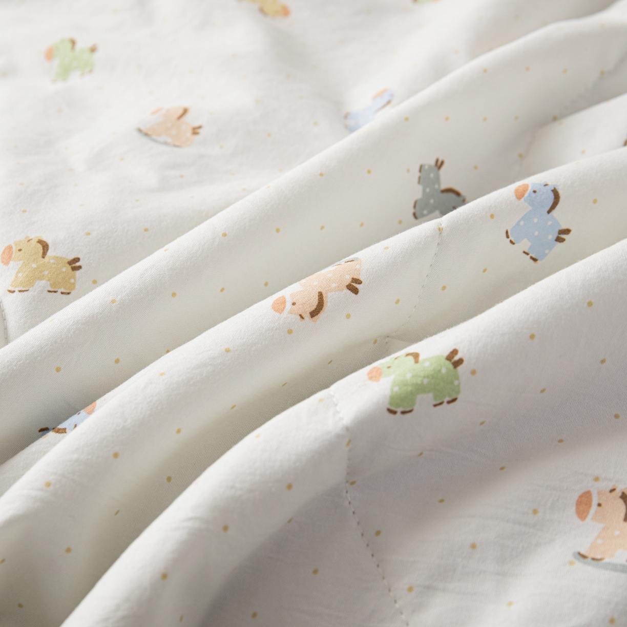 91家纺网 家纺一手货源 找家纺 亿莱鑫 2026新款时尚优棉夏被夏凉被空调被 小木马