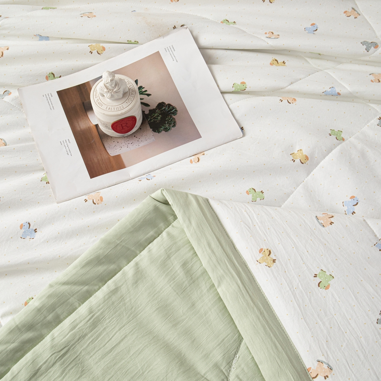 91家纺网 家纺一手货源 找家纺 亿莱鑫 2026新款时尚优棉夏被夏凉被空调被 小木马