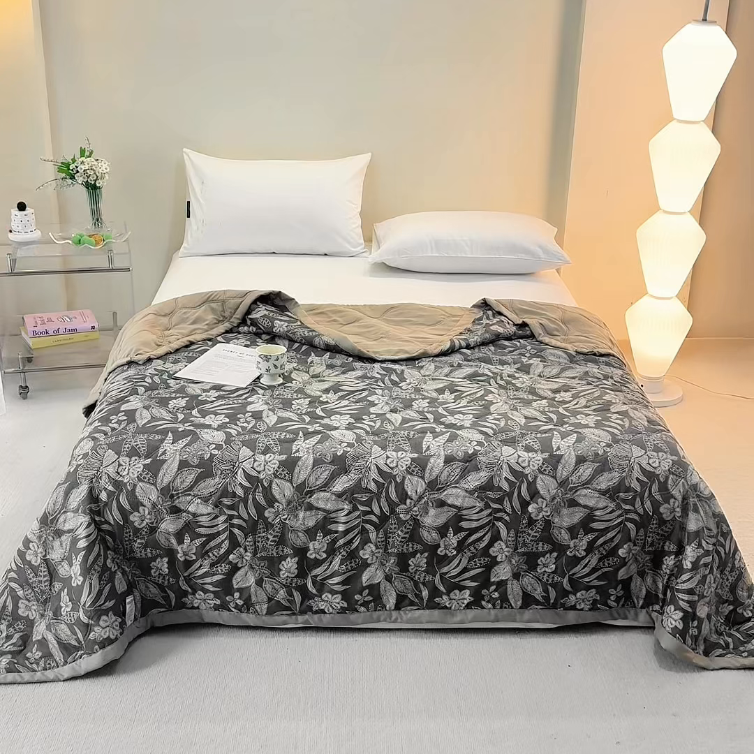 91家纺网 家纺一手货源 找家纺  梵心家纺 2026新款磨毛印花水洗棉夏被夏凉被空调被TEMU跨境爆款被子 墨叶