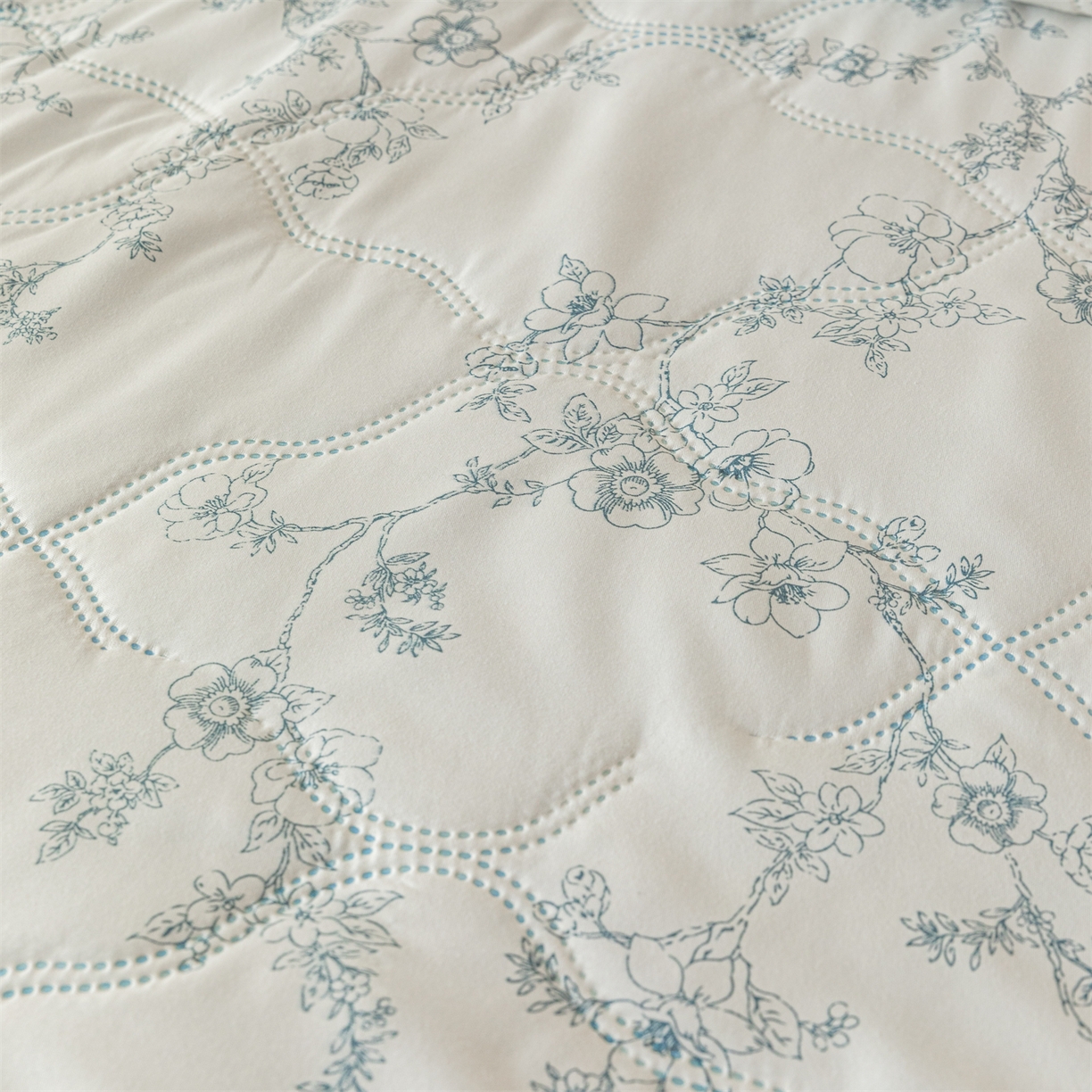 91家纺网 家纺一手货源 找家纺 梵心家纺 2026新款磨毛印花水洗棉夏被夏凉被空调被TEMU跨境爆款被子 青花兰