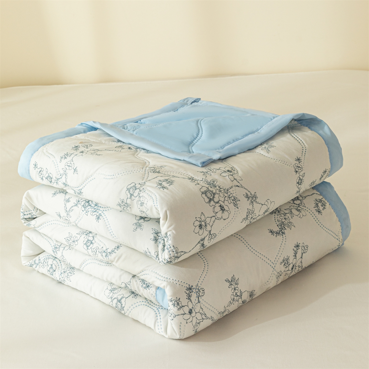 91家纺网 家纺一手货源 找家纺 梵心家纺 2026新款磨毛印花水洗棉夏被夏凉被空调被TEMU跨境爆款被子 青花兰