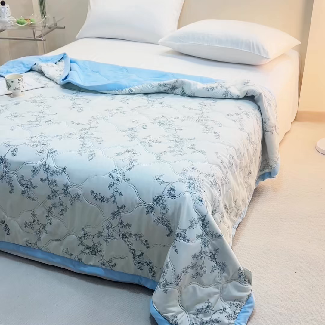 91家纺网 家纺一手货源 找家纺 梵心家纺 2026新款磨毛印花水洗棉夏被夏凉被空调被TEMU跨境爆款被子 青花兰