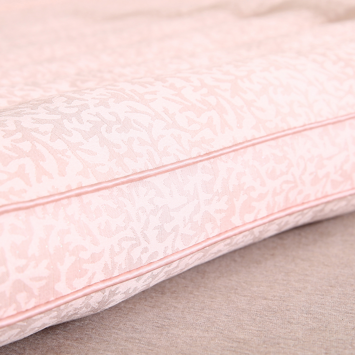 91家纺网 家纺一手货源 找家纺 浩宇家纺 2026新款提花款枕芯低枕枕头成人家用舒适定型护颈枕助眠款6321 桃夭玉露