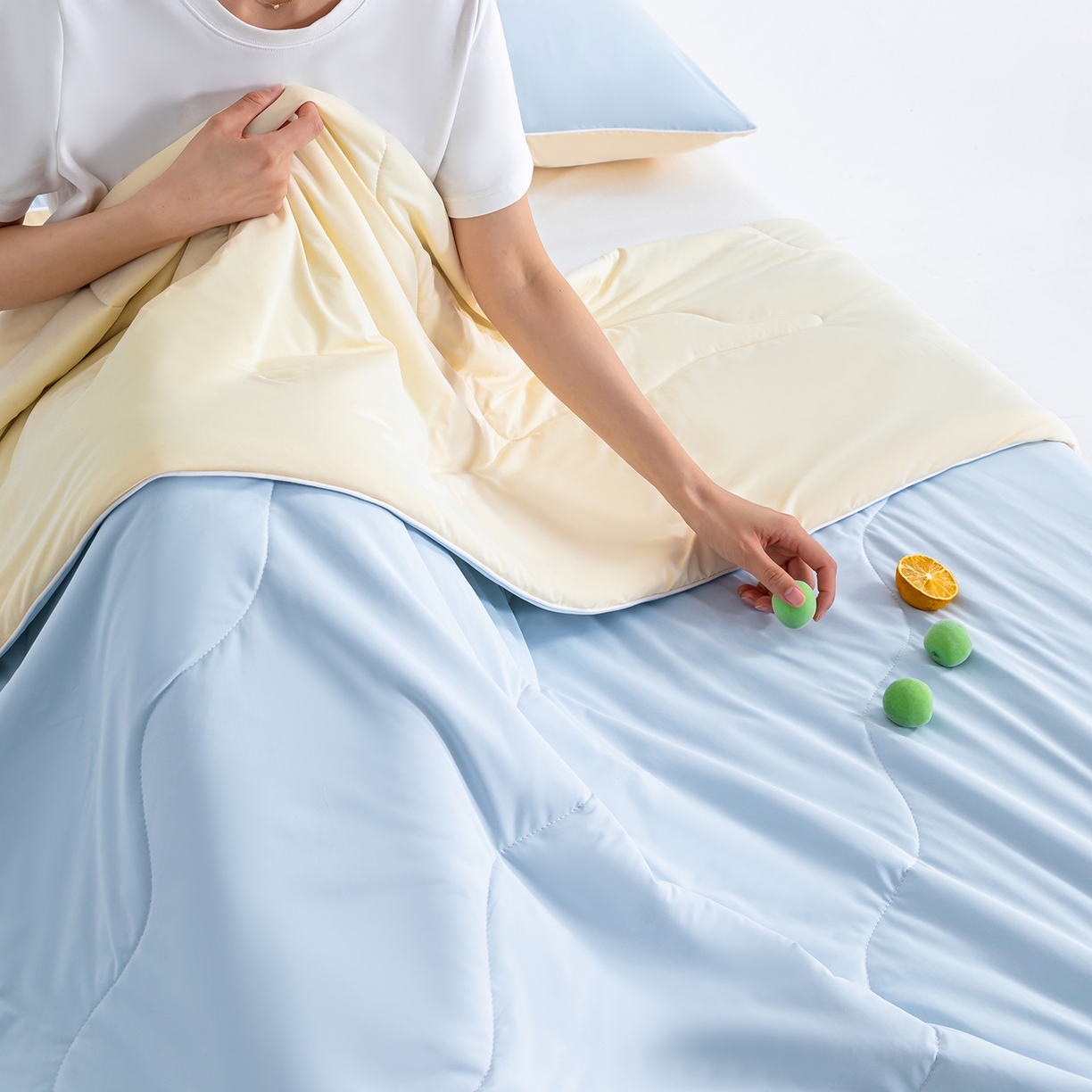 91家纺网 家纺一手货源 找家纺 梵心家纺 2026新款凉感A类氨纶凉感丝夏被（10%氨纶）空调被大豆夏凉被 浅蓝+淡黄