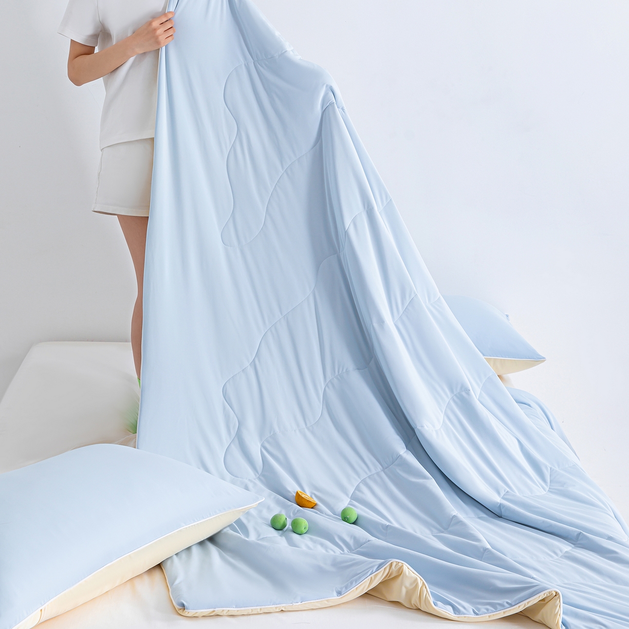 91家纺网 家纺一手货源 找家纺 梵心家纺 2026新款凉感A类氨纶凉感丝夏被（10%氨纶）空调被大豆夏凉被 浅蓝+淡黄