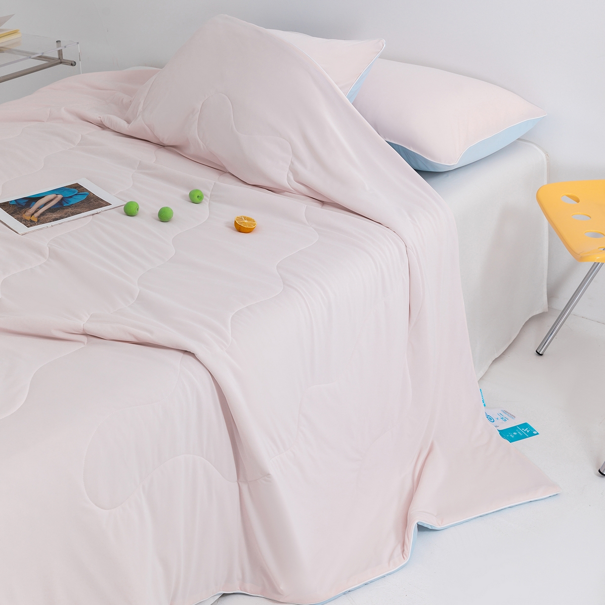 91家纺网 家纺一手货源 找家纺 梵心家纺 2026新款凉感A类氨纶凉感丝夏被（10%氨纶）空调被大豆夏凉被 冰莓粉+浅蓝