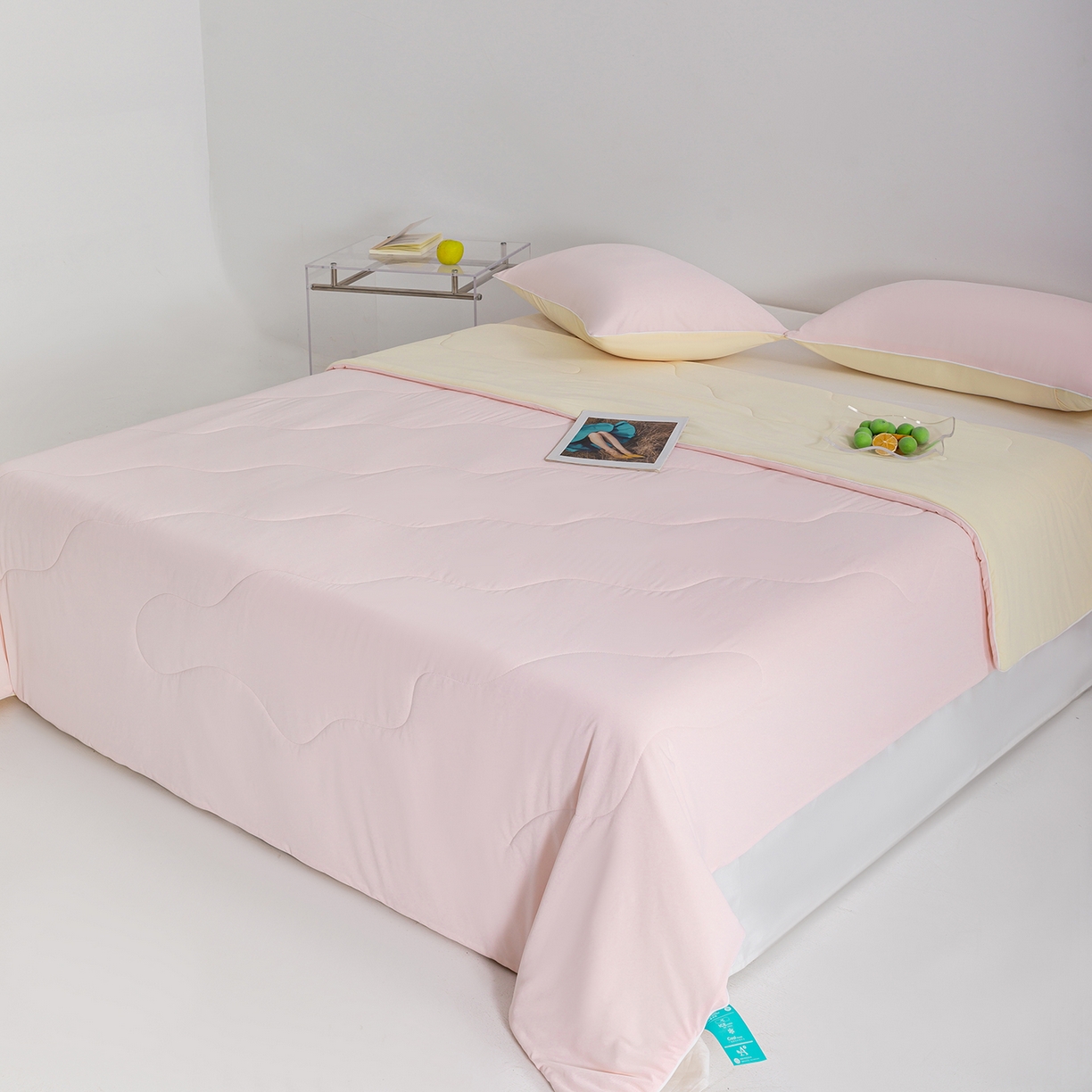 91家纺网 家纺一手货源 找家纺 梵心家纺 2026新款凉感A类氨纶凉感丝夏被（10%氨纶）空调被大豆夏凉被 冰莓粉+淡黄