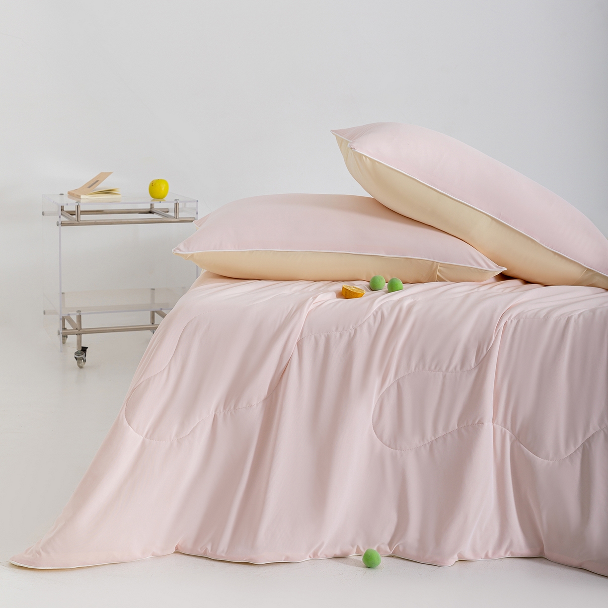 91家纺网 家纺一手货源 找家纺 梵心家纺 2026新款凉感A类氨纶凉感丝夏被（10%氨纶）空调被大豆夏凉被 冰莓粉+淡黄