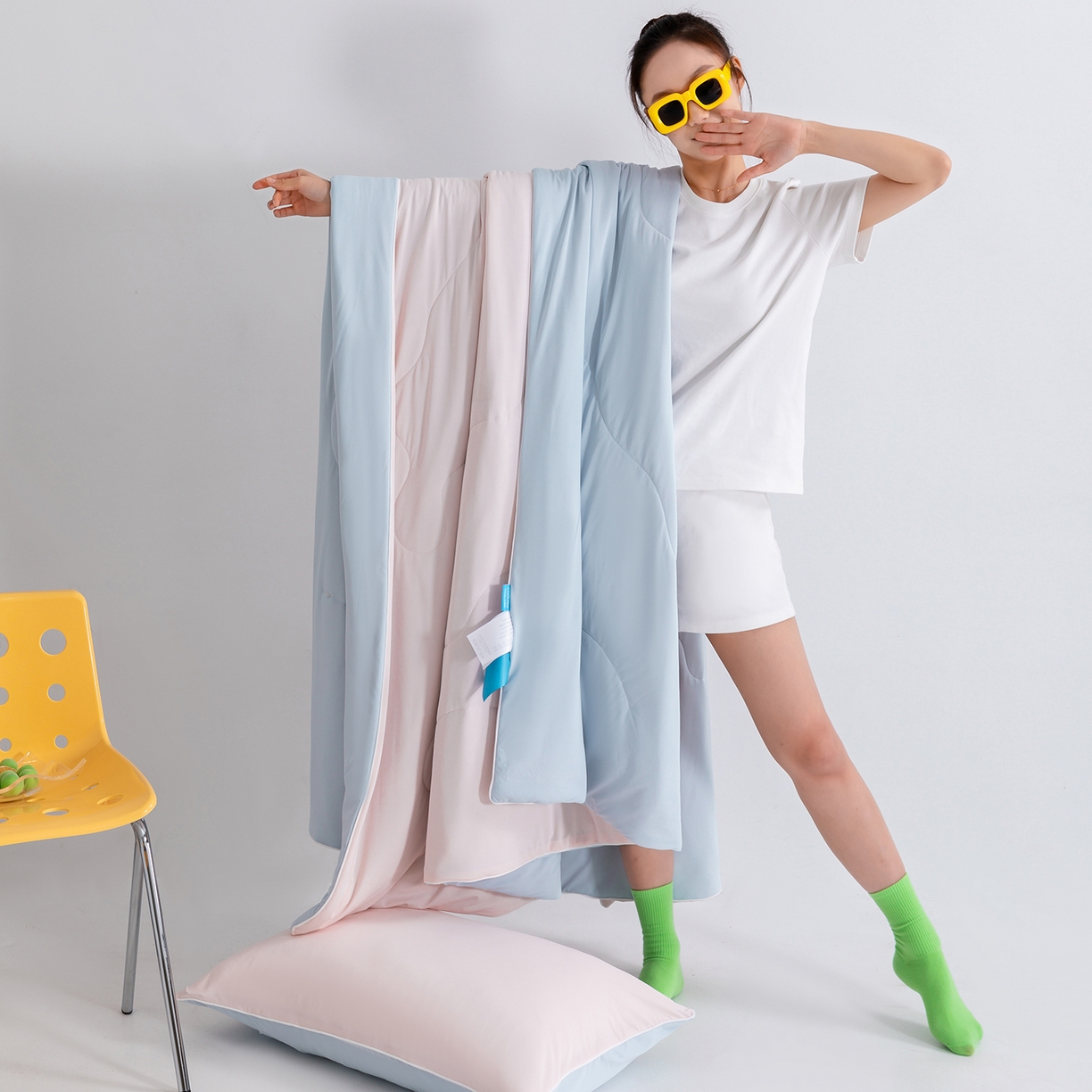 91家纺网 家纺一手货源 找家纺 梵心家纺 2026新款凉感A类氨纶凉感丝夏被（10%氨纶）空调被大豆夏凉被 冰莓粉+浅蓝